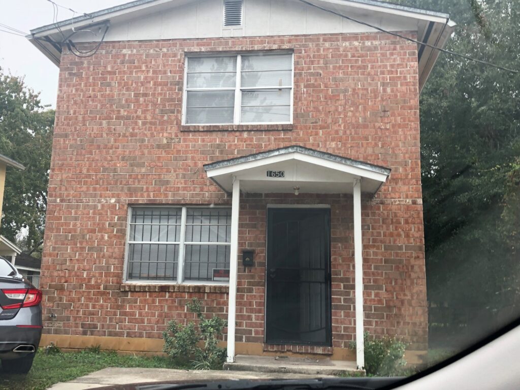 A brick home in Jacksonville purchased by Duval Home Buyers, a we buyer houses company in Jacksonville